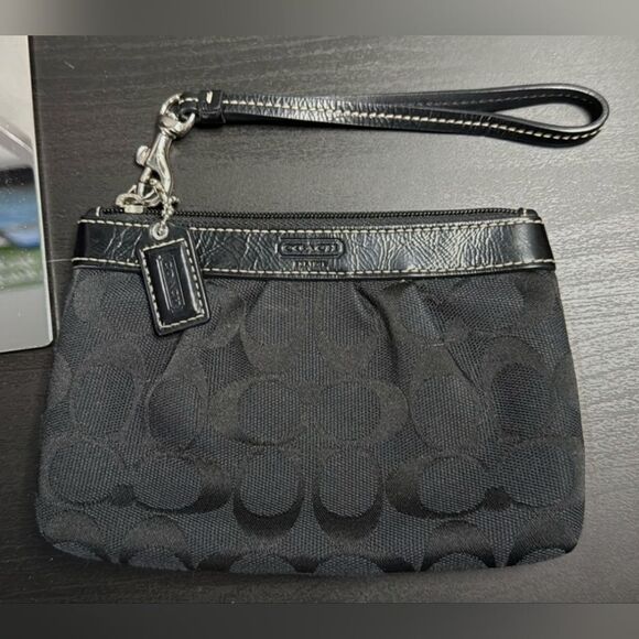 COACH Women’s Black Signature Monogram Zipper Wristlet Bag EUC - Picture 1 of 8